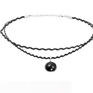 BLACK PEARL CHOKER